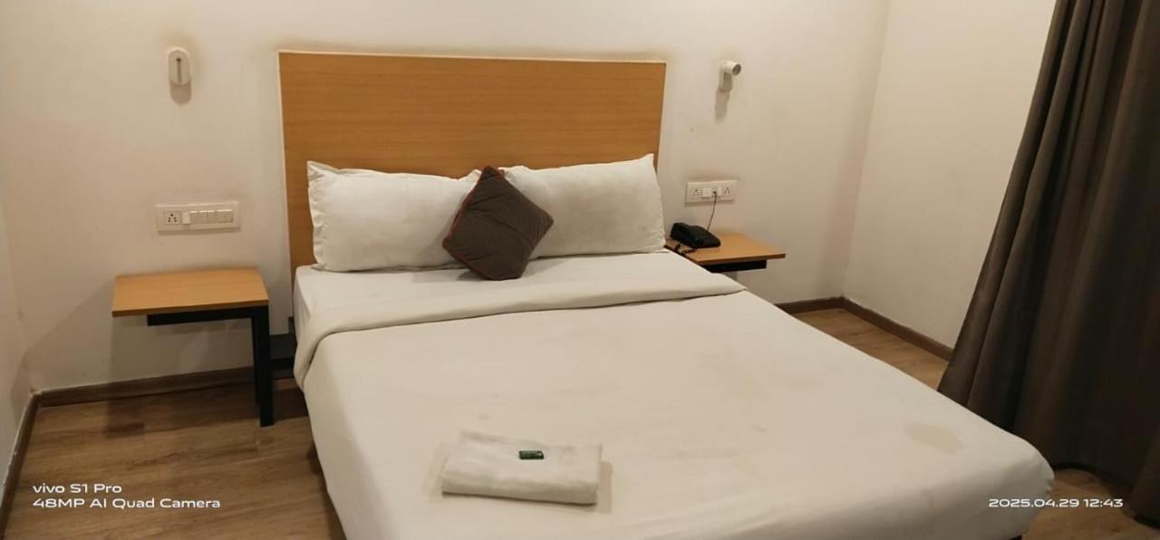 גווהטי Hotel Eureka Grand מראה חיצוני תמונה